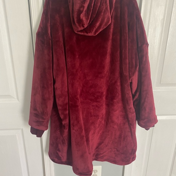 Red Huggle - Picture 2 of 4